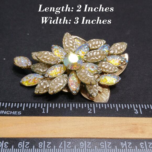 Vintage 1950s Molded Lava Glass Aurora Borealis Rhinestone Floral Brooch - Picture 7 of 10